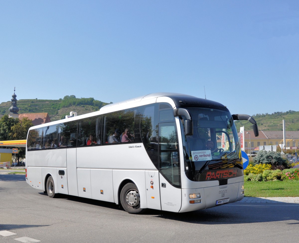 MAN LION`s COACH von PARTSCH Reisen/Nieder�sterreich im September 2013 in Krems unterwegs.