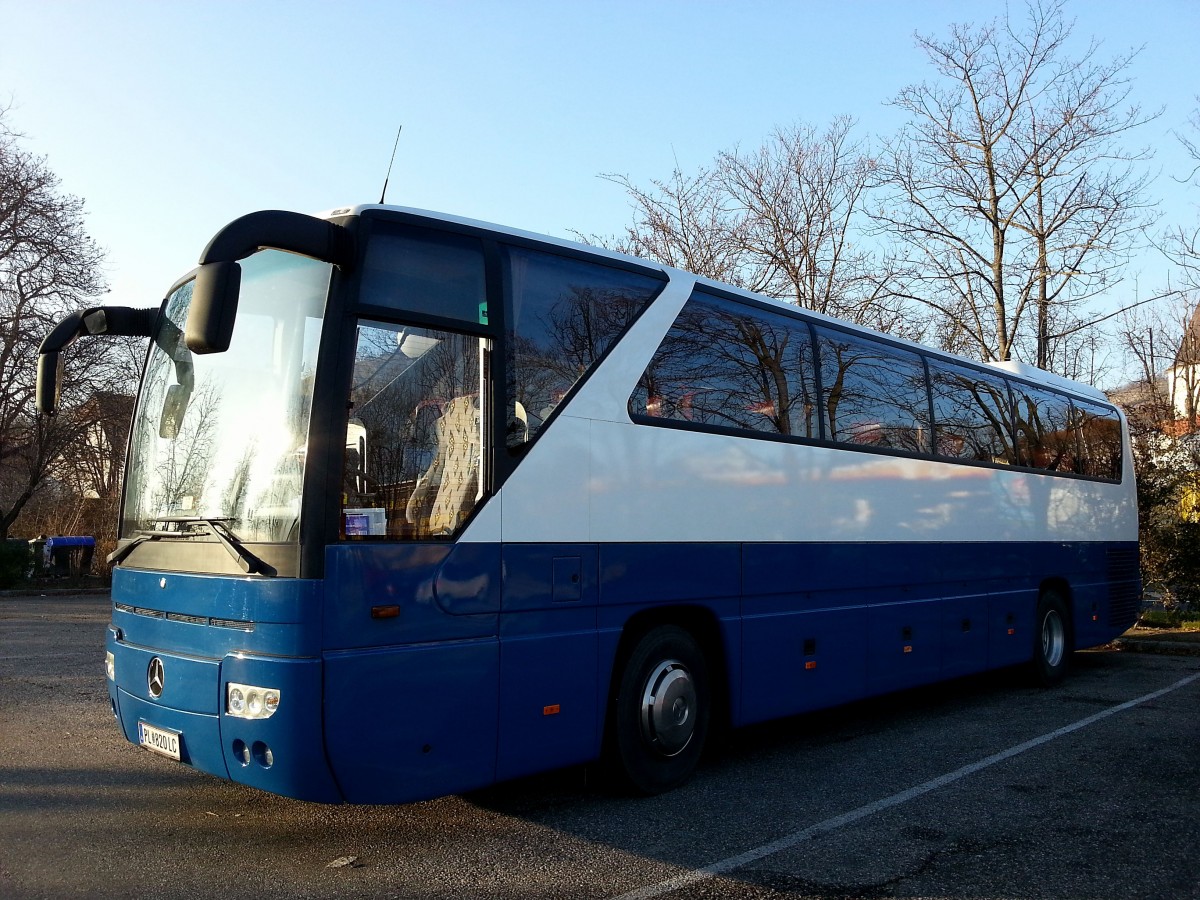 Mercedes Benz Tourismo aus Niedr�sterreich im Dez.2013 in Krems.