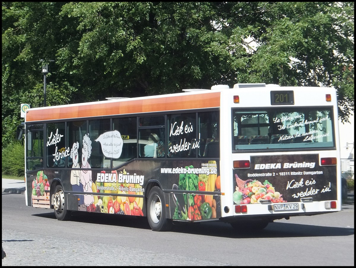 Mercedes O 405 der Kraftverkehrsgesellschaft mbH Ribnitz-Damgarten in Ribnitz-Damgarten.