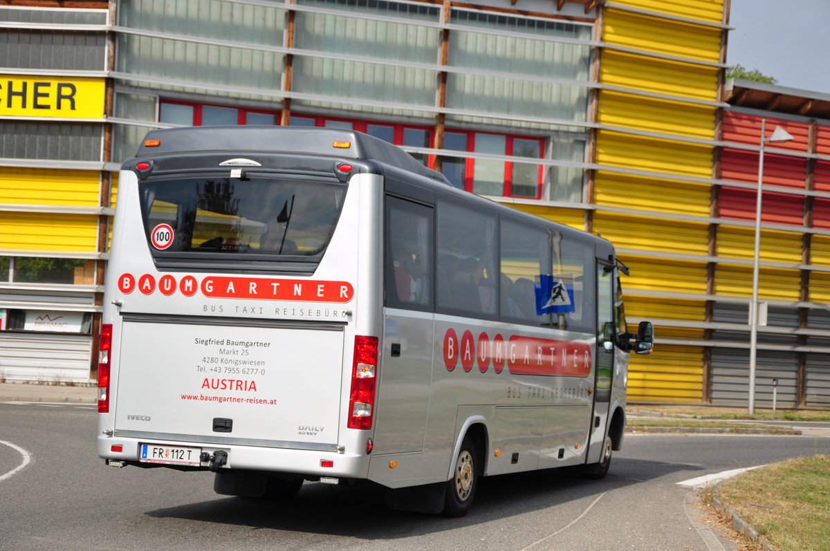Midi Bus IVECO Daily 3.0 von Baumgartner Reisen aus �sterreich in Krems gesehen.