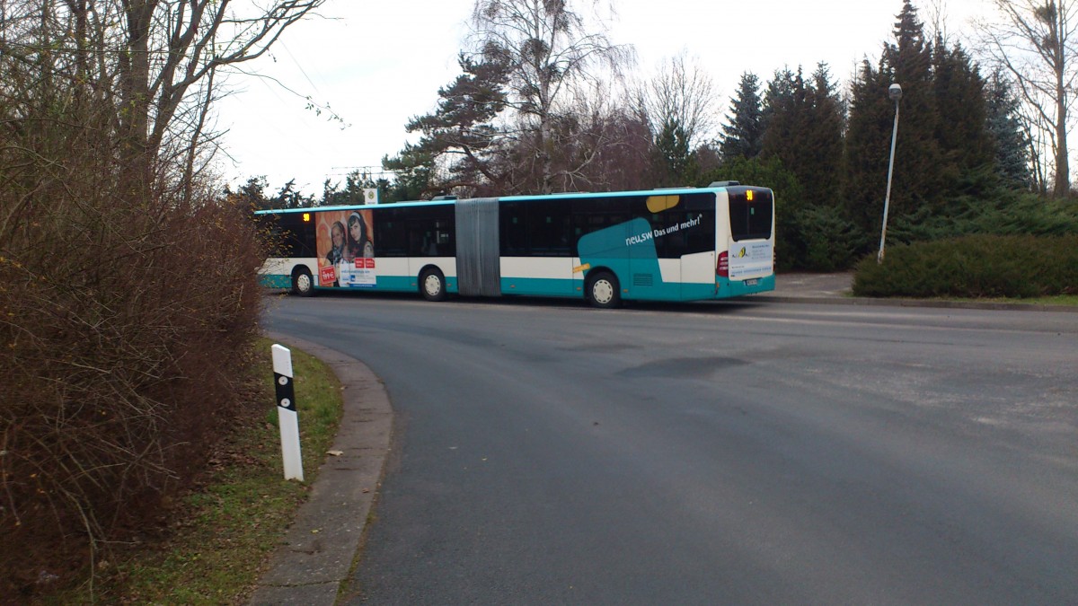 NB SW 560....auf dem weg zum bahnhof vom waldfriedhof
