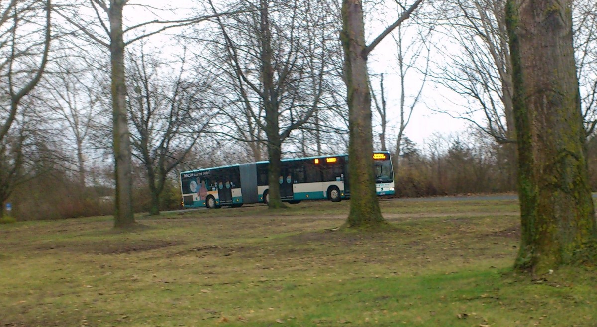 NB SW 590....vom waldfriedhof fährt dieser citaro noch als linie 90 richtung bahnhof...und auch noch ohne werbung weil zur zeit hat er ein trafficboard für das eigene produkt der stadtwerke für's fitflat 