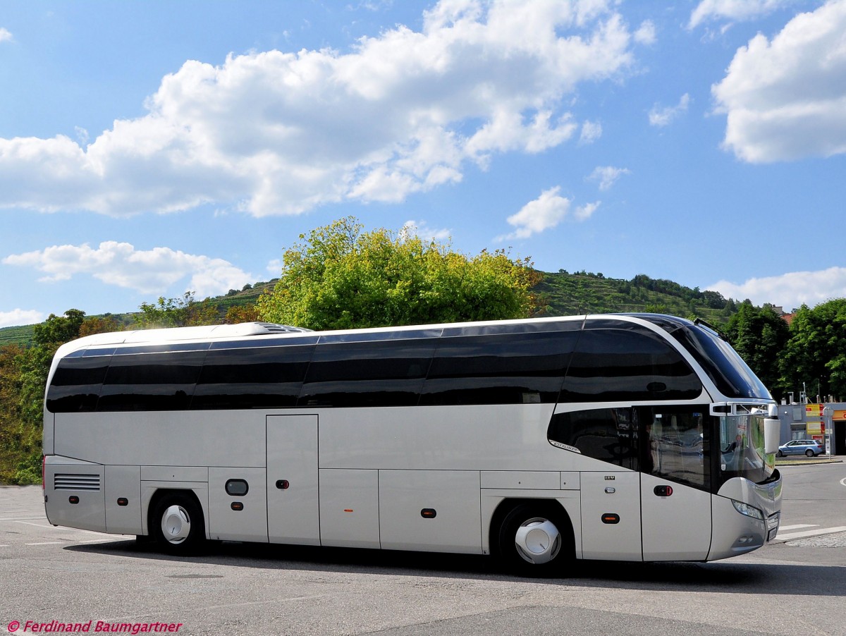 NEOPLAN CITYLINER von LITZLBAUER Clubreisen/�sterreich im Juli 2013 in Krems gesehen.