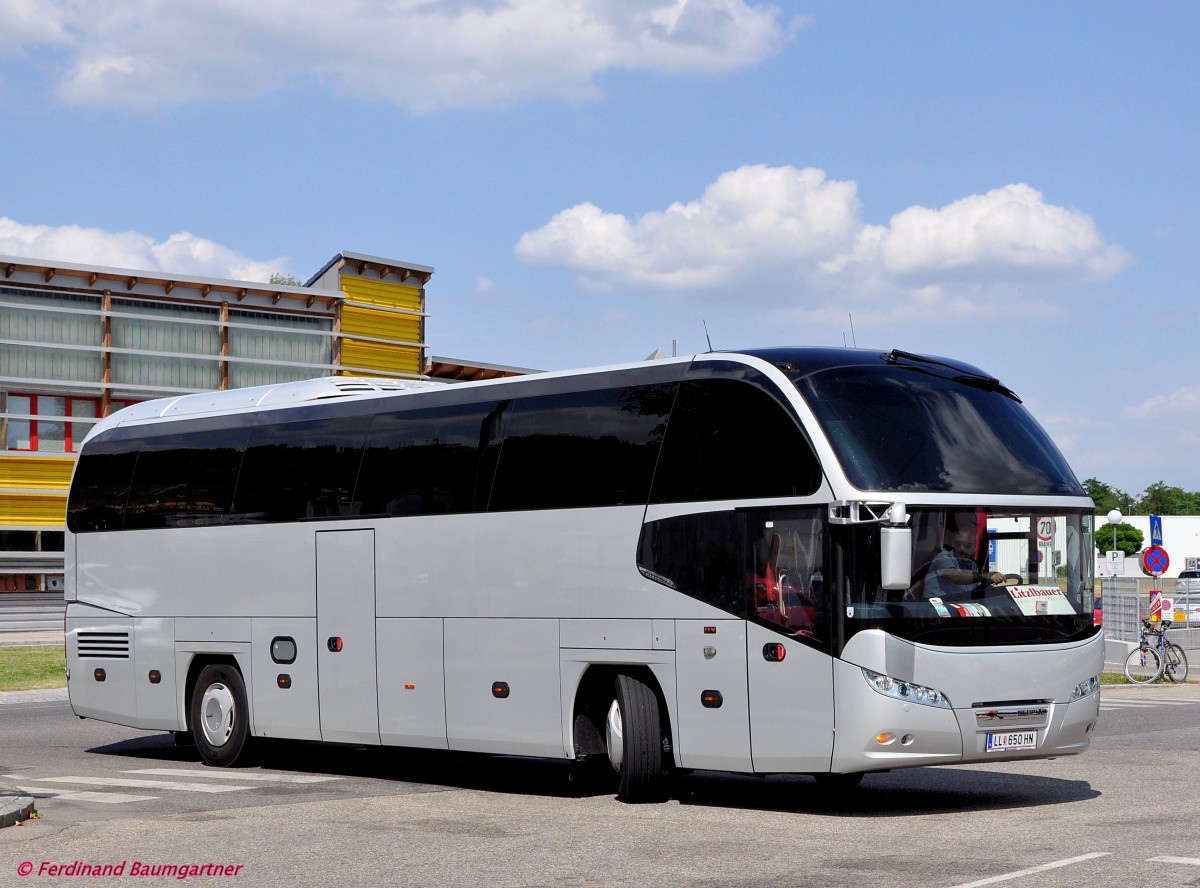 NEOPLAN CITYLINER von LITZLBAUER Clubreisen/�sterreich im Juli 2013 in Krems gesehen.