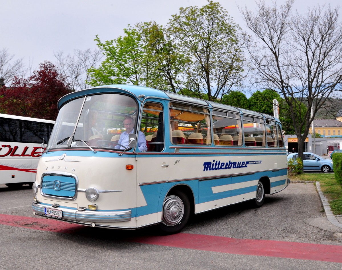 Oldtimer Setra S9 von Mitterbauer Reisen aus Nieder�sterreich am 22.4.2015 in Krems.