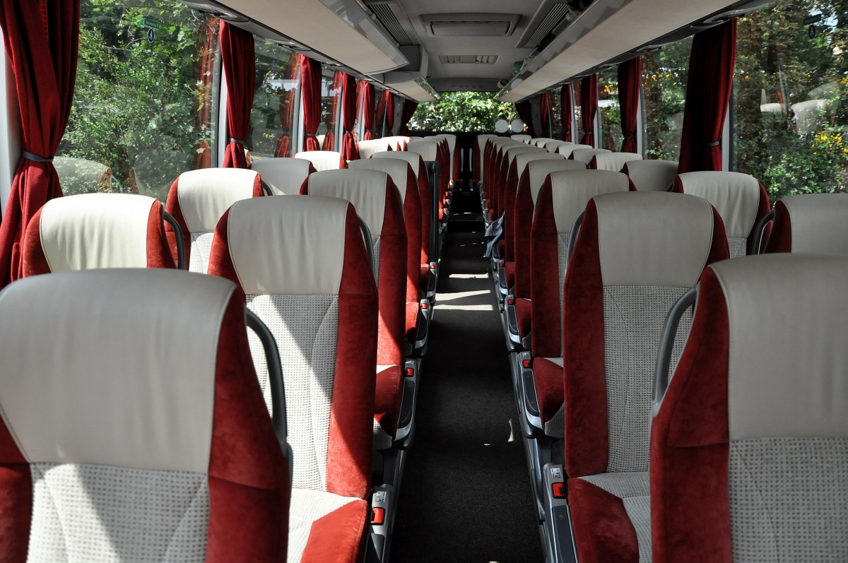 Sch�ne Sitze im Setra 515 HD von REESE Reisen aus der BRD im Juni 2015 in Krems gesehen.