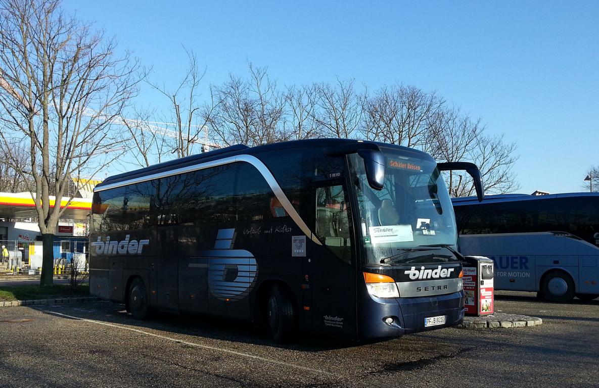Setra 411 HD von Binder Reisen aus �sterreich im Dez. 2017 in Krems.