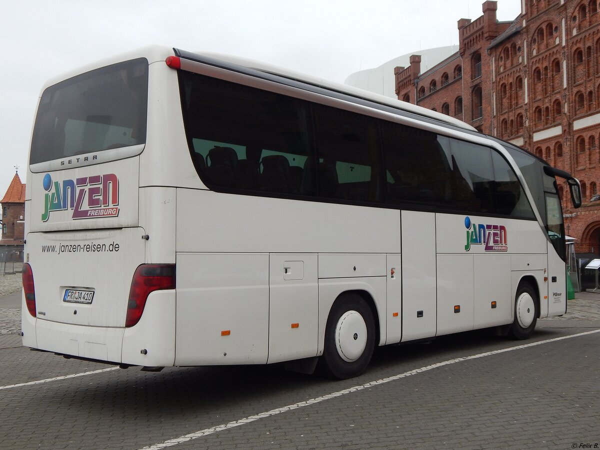 Setra 411 HD von Janzen Reisen aus Deutschland in Stralsund.