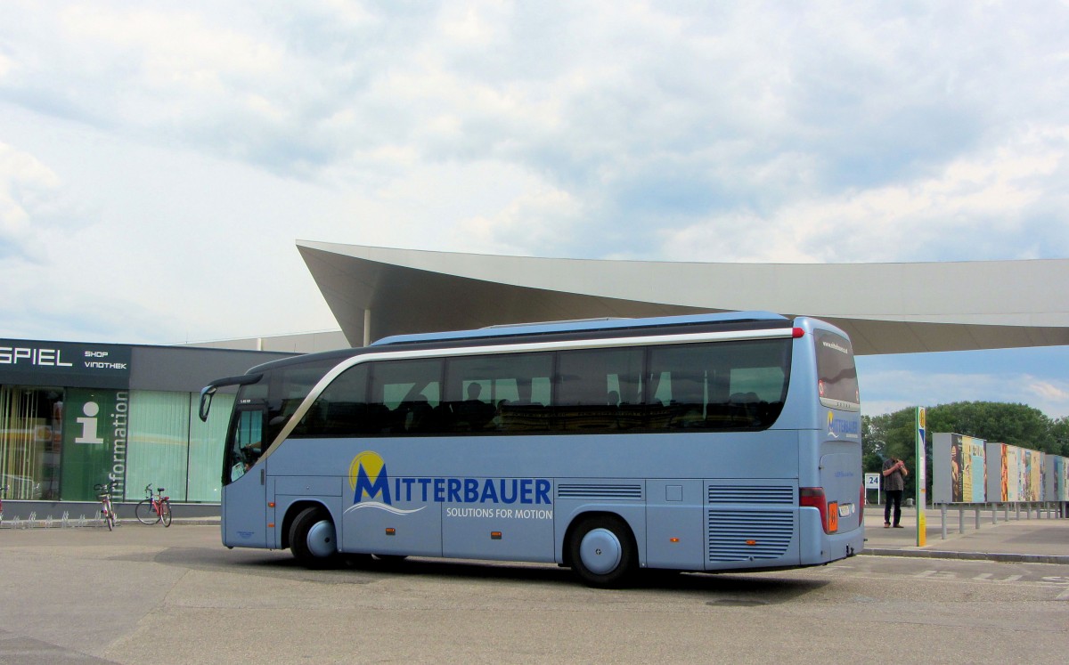 Setra 411 HD von Mitterbauer Reisen aus �sterreich am 2.Juni 2014 in Krems gesehen.