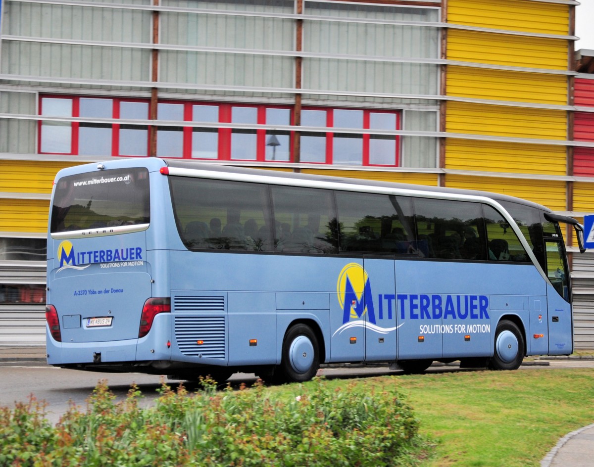 Setra 415 HD von Mitterbauer Reisen aus �sterreich am 17.Mai 2014 in Krems unterwegs.