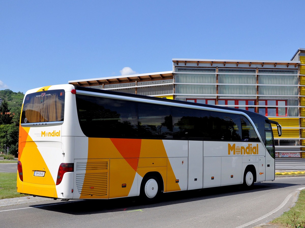 SETRA 415 HD von MONDIAL Reisen/�sterreich am 12.7.2013 in Krems unterwegs.