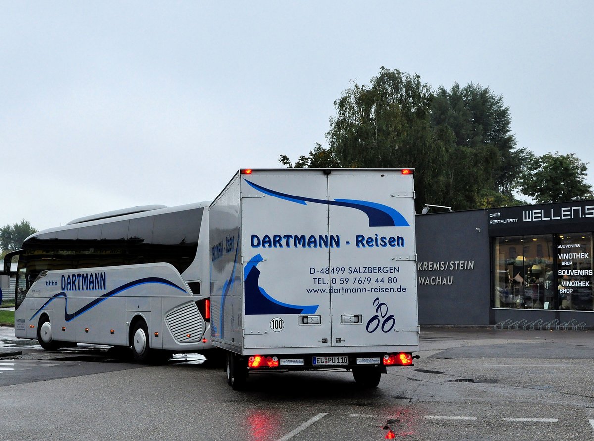 Setra 515 HD von Dartmann Reisen (mit Radanh�nger) in Krems gesehen.