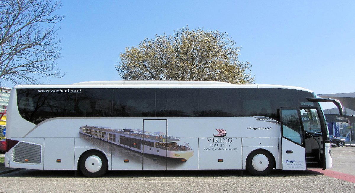Setra 515 HD von Viking Cruises/Zw�lfer Reisen aus Nieder�sterreich in Krems gesehen.