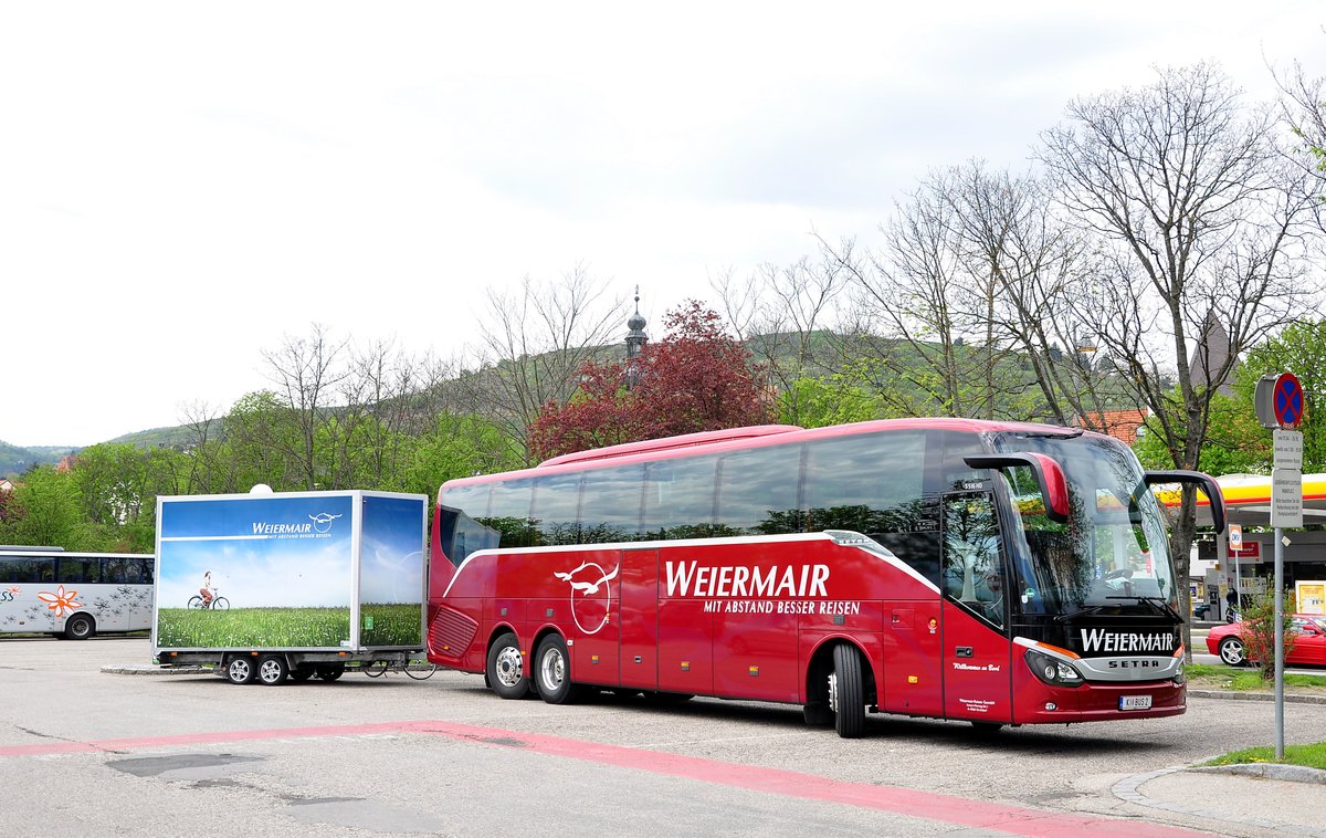Setra 516 HD mit Radanh�nger von Weiermair Reisen aus �sterreich in Krems.