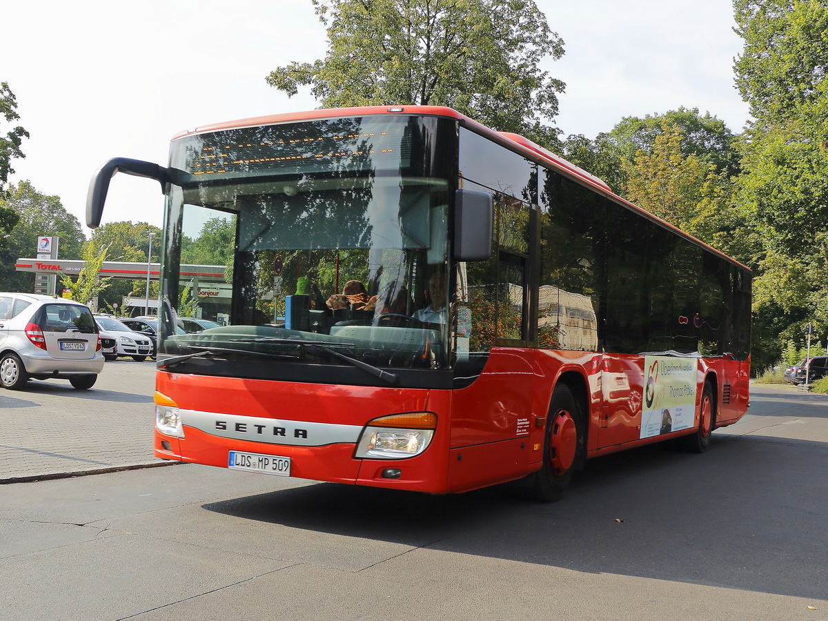 Setra S 300er-Serie NF als Linie 273 nahe dem S-Bahnhof Gr�nau am 26. August 2019.