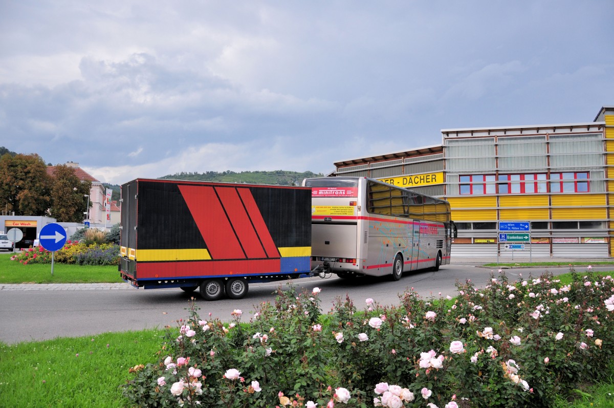 VAN HOOL EOS mit Radanh�nger von Minitrans.cz am 20.9.2014.in Krems gesehen.