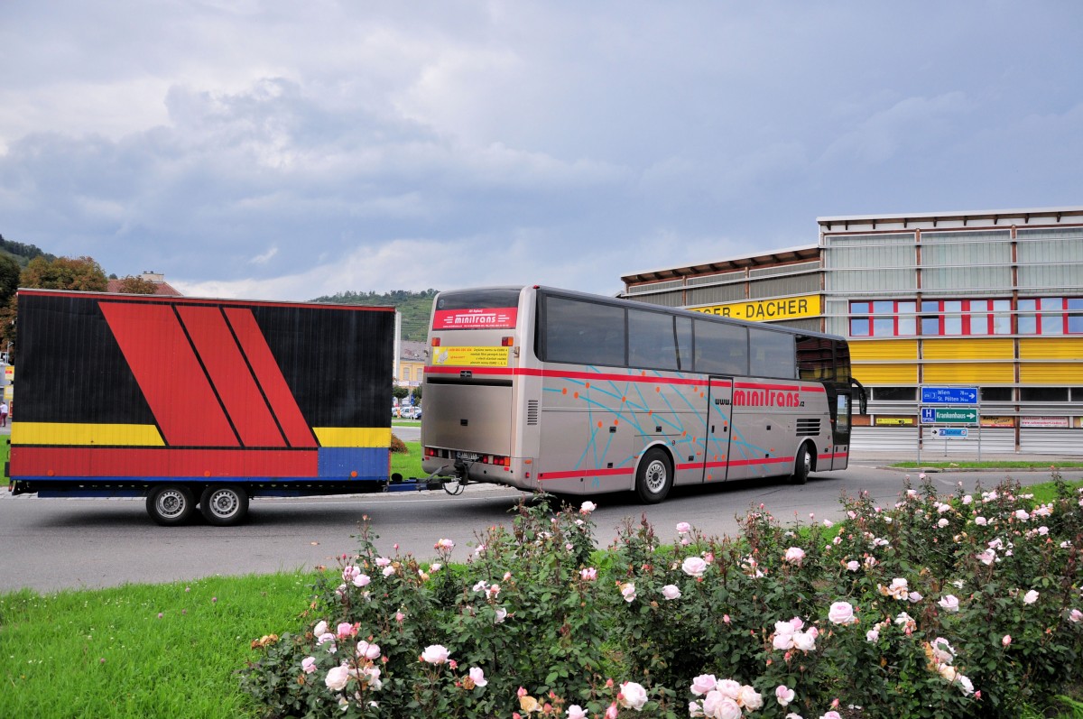 VAN HOOL EOS mit Radanh�nger von Minitrans.cz am 20.9.2014.in Krems gesehen.