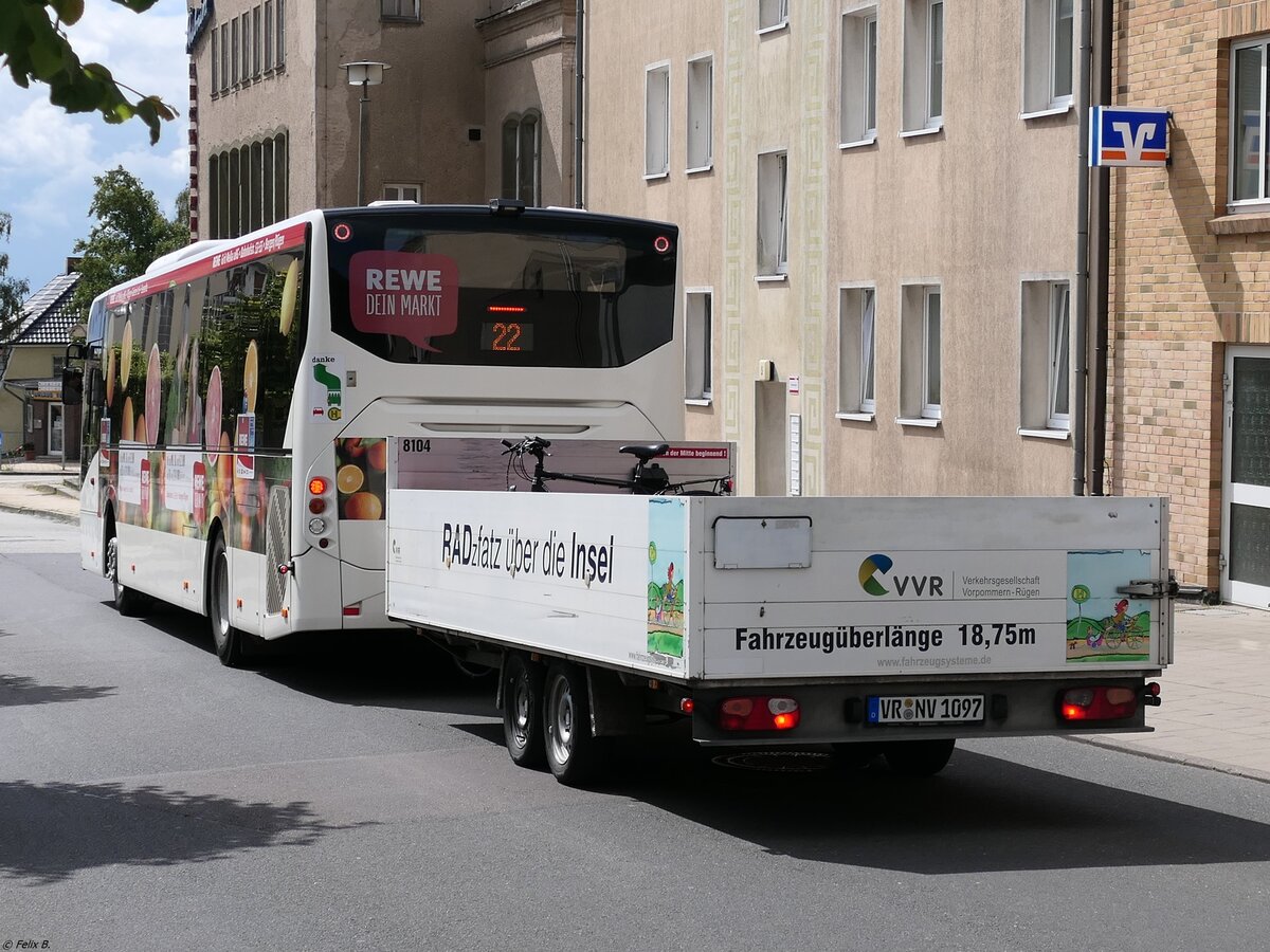 Volvo 8900 der VVR mit Anhänger in Sassnitz.