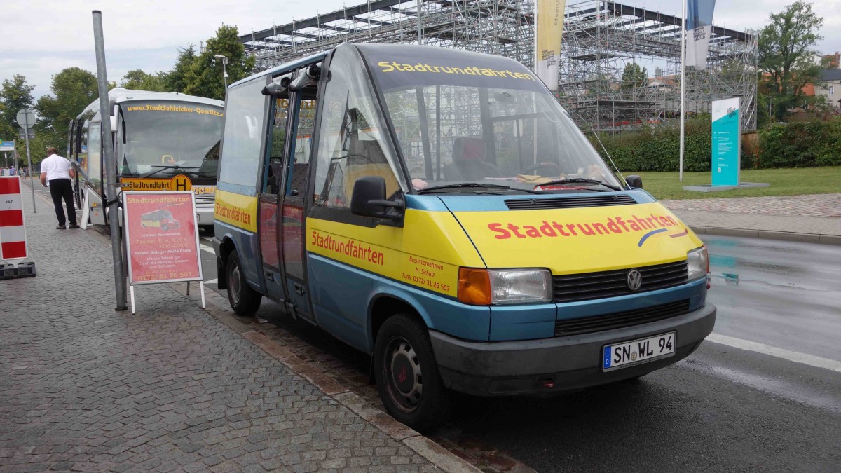 VW T4 als Sonderaufbau f�r Stadtrundfahrten, gesehen in Schwerin im August 2014
