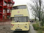 29. September 2019, hier in einer Berliner Museumssammlung ein L�becker Autobus vor der Einfahrt zur Halle von Traditionsbus Berlin.

