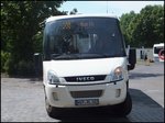 Iveco Kleinbus der Kraftverkehrsgesellschaft mbH Ribnitz-Damgarten in Stralsund.
