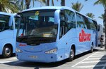 ein f�r  alltours  eingesetzter Reisebus wartet auf ankommende G�ste am Airport Palma / Mallorca im Juni 2016