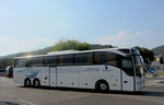 Mercedes Tourismo von Schneeweiss Lorenz Reisen aus �sterreich in Krems gesehen.