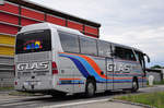 Mercedes Tourismo von GLAS Reisen aus Ober�sterreich in Krems gesehen.