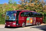MERCEDES BENZ TRAVEGO von der KLUG TOURISTIK aus �sterreich im September 2013 in Krems gesehen.