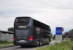 Neoplan Skyliner vom Autobusbetrieb Ludwig Pecnik aus �sterreich in Krems gesehen.