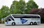 Der neue NEOPLAN STARLINER vom Reiseb�ro H�SSINGER aus Wien und St.P�lten/�sterreich im April 2013 in Krems.