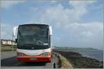 Ein �berland-Bus wartet am Ortsausgang von Dingle auf die R�ckfahrt nach Tralee/Trali.