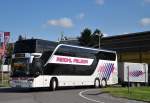 Setra 431 DT mit Radanh�nger von Reichl Felber Reisen aus �sterreich am 18.4.2015 in Krems.
