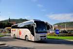 VOLVO 9900 von Ernst Reisen aus �sterreich am 18.9.2014 in Krems gesehen.