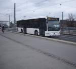 Ein wei�er Mercedes Citaro II in Potsdam.