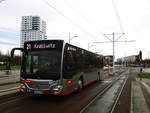 Wagen 509 der HAVAG als Linie 21 mit ziel Kr�llwitz bei der einfahrt in die Haltstelle Halle/Saale, Schwimmhalle am 3.4.18