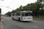Odessa 5.9.2009
Dieser Trolleybus stammt noch aus sowjetischer Zeit und Produktion.  
Es d�rfte sich um den Typ ZIU 9 handeln. Er tr�gt eine deutsche Reklame
in arabischer Schrift. - Europa l�sst gr��en!