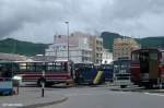 Insel Mauritius, Busstation in der Hauptstadt Port Luis, fotografiert am 20.01.2004 --> Interessant finde ich die Busse mit T�r an der R�ckseite, meist aus Japan von den Firmen Hino Jidōsha und