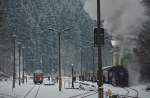 99 7245-6 (rechts) mit N 8904 und 187 013-8 (links) als N 8981 im Bahnhof Eisfelder Talmühle am 04.01.2016