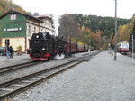 31.10.2016: 99 7245-6 beim Wassernehmen in Eisfelder Talm�hle.