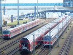 420 481-4, Doostowagen und eine andere ehemalige Stuttgarter S-Bahn in Mukran am F�hrhafen am 09.04.2016