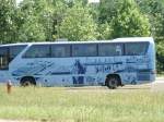 Ein unbekannter Reisebus am Ammonhof in Dresden