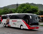 Setra 517 HD (Rolli Tours-Hydrauliklift f�r Rollstuhlfahrer)von Blaguss Reisen aus Wien am 20.5.2015 in Krems.