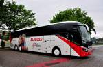 Setra 517 HD (Rolli Tours-Hydrauliklift f�r Rollstuhlfahrer)von Blaguss Reisen aus Wien am 20.5.2015 in Krems.