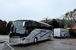 Setra 515 HD von Dartmann Reisen (mit Radanh�nger) in Krems gesehen.