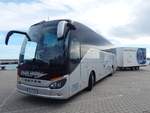 Setra 515 HD von Philippi aus Deutschland mit Anh�nger im Stadthafen Sassnitz.