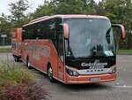 Setra 515 HD mit Anhänger von Grötzinger Reisen aus Deutschland in Waren.